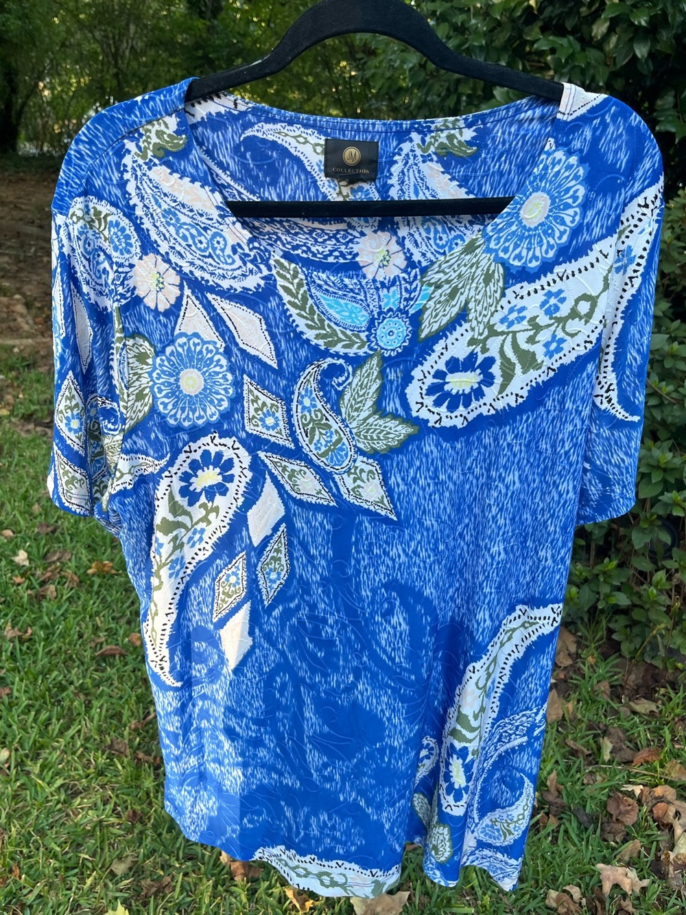 JM Collection Blue Paisley Short Sleeve Tee with Green & White Accents. XXL